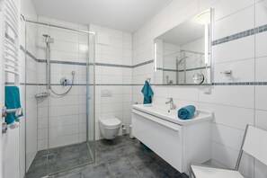 Shower, hair dryer, towels