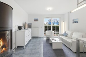 TV, fireplace, stereo