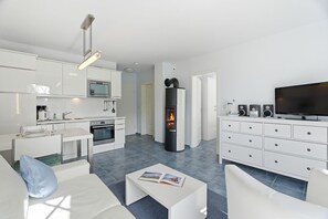 TV, fireplace, stereo