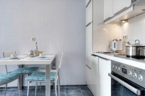 Unclassified image, 4 of 10, button