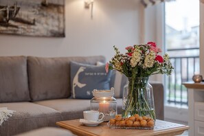 Unclassified image, 3 of 46, button