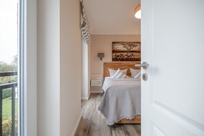 Unclassified image, 5 of 46, button