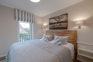 2 bedrooms, iron/ironing board, WiFi