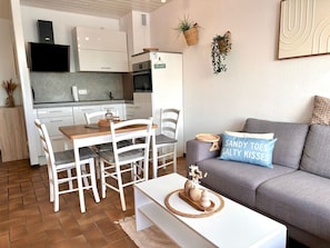 TV, ping pong, stereo - 1350 Penthouse Wellengang - Penthouse Wellengang 1350 with sea view and a dog (Dahme)