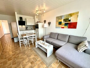 TV, table tennis, stereo