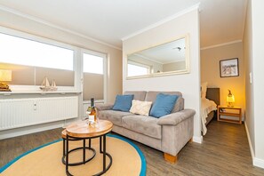 TV, stereo - Gusy 4 U - 1-room vacation apartment Gusy 4 U in the heart of Westerland, 100 m from the (Sylt)