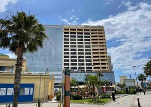 Exterior - New center luxury residence on the seafront 5 min from the tgv station free parking (Tanger)