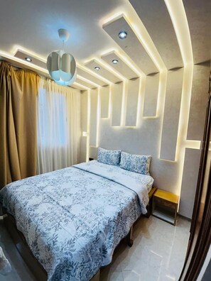 2 bedrooms, internet, bed sheets