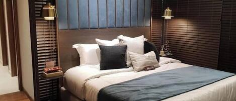 Twin Room, Balcony | In-room safe, desk, blackout drapes, soundproofing