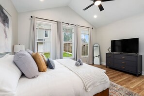 3 bedrooms, desk, iron/ironing board, free WiFi
