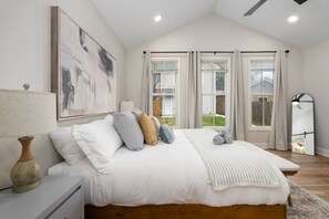 3 bedrooms, desk, iron/ironing board, free WiFi