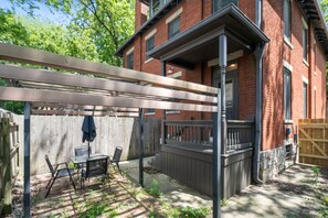 تناول الطعام بالخارج