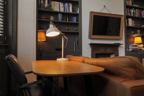 Smart TV, music library, stereo