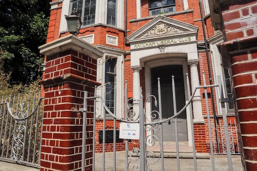 Listed Mansion Flat in Queens Road, Peckham, New Cross Gate