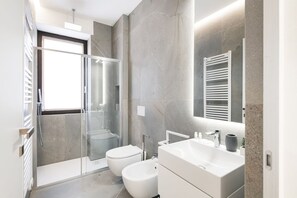 Douche, bidet