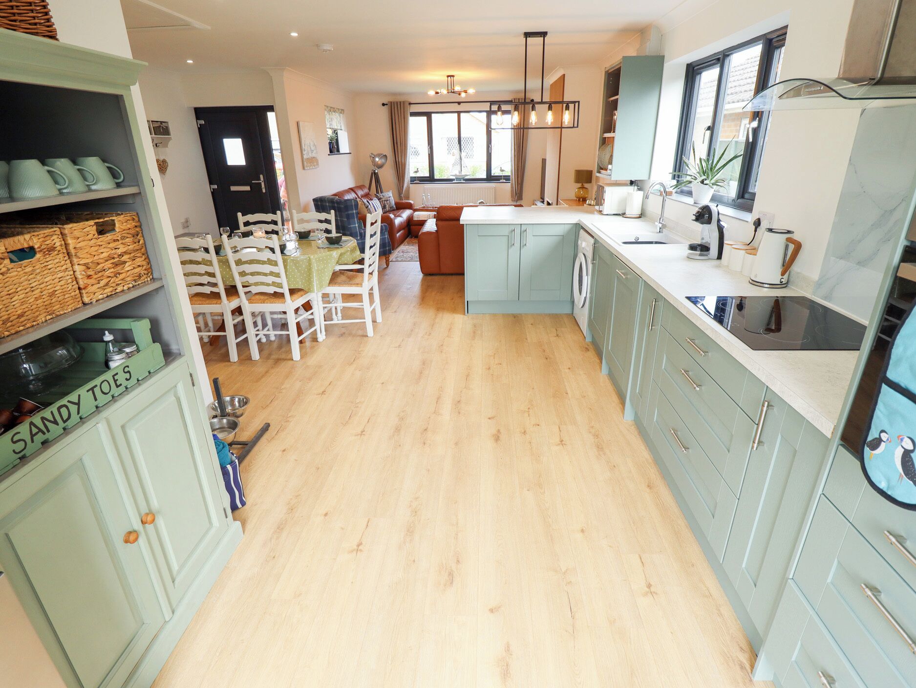 Dishwasher, cookware/dishes/utensils