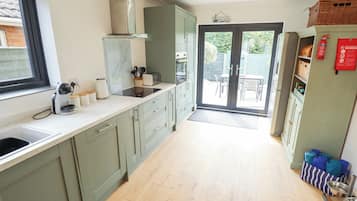 Dishwasher, cookware/dishes/utensils