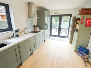 Dishwasher, cookware/dishes/utensils - Sandy Toes (Mablethorpe)