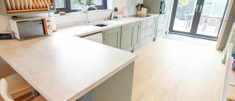 Dishwasher, cookware/dishes/utensils