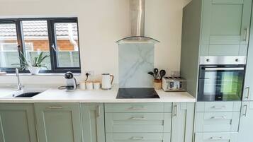 Dishwasher, cookware/dishes/utensils