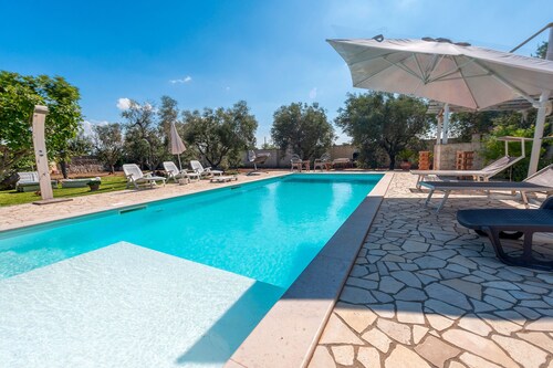 Villa 'Casa Vacanza Ranzulu' with Private Pool, Wi-Fi, and Air Conditioning
