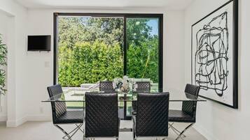 Luxe huis, meerdere bedden, toegang tot zwembad, uitzicht op zwembad (Casa Leona) | Dineren