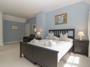 4 bedrooms, individually decorated, individually furnished, free WiFi