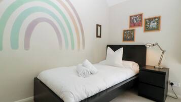 4 bedrooms, individually decorated, individually furnished, free WiFi