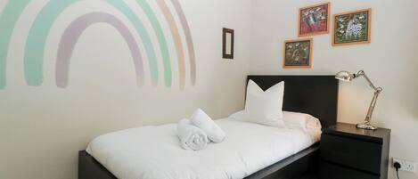 4 bedrooms, individually decorated, individually furnished, free WiFi