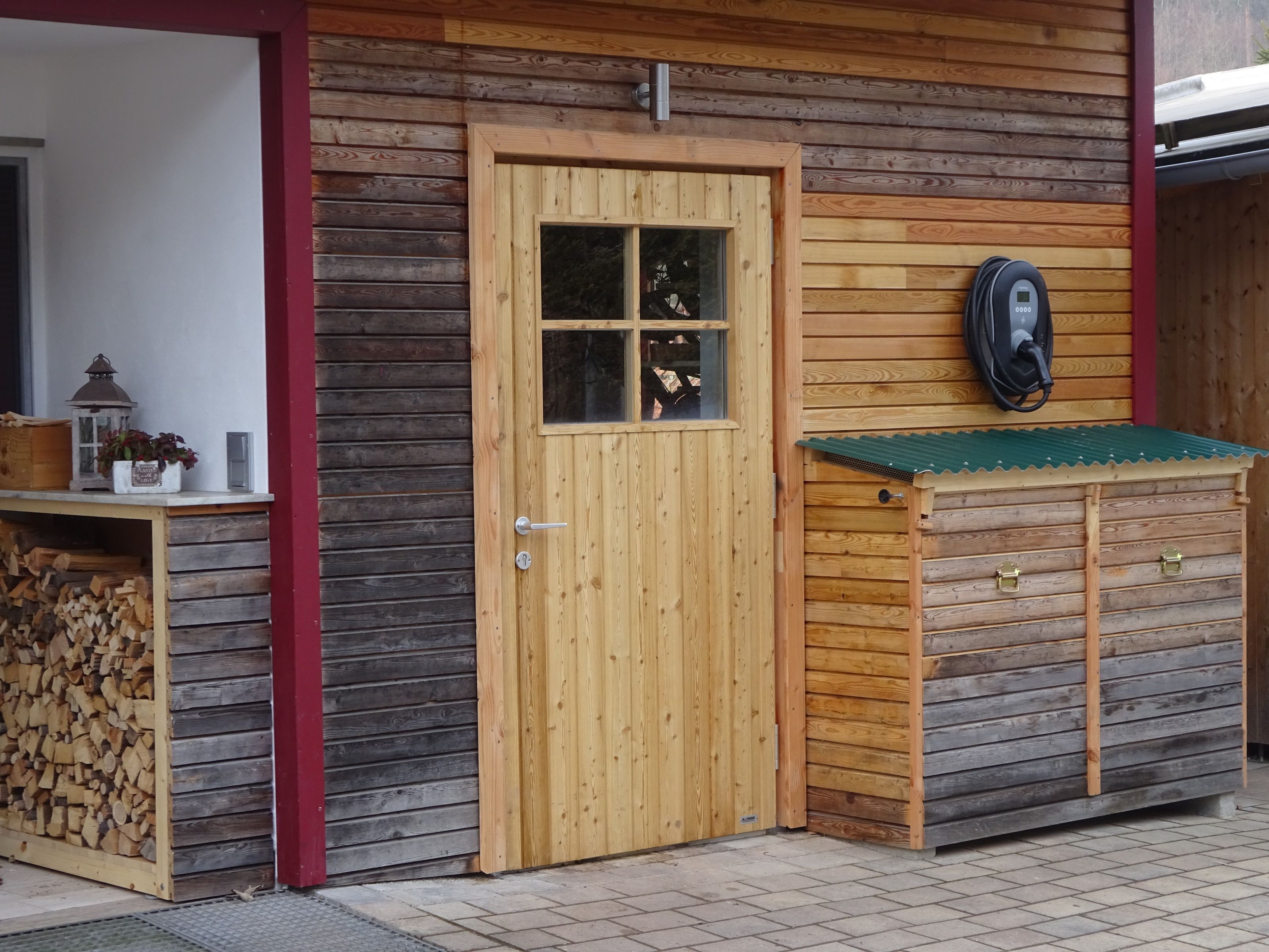 Fahrradraum und 22 kW-Wallbox