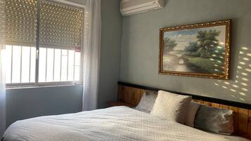 Iron/ironing board, WiFi, bed sheets