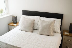 2 chambres, fer et planche à repasser, accès Internet, draps fournis
