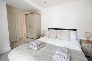 2 bedrooms, iron/ironing board, Internet, bed sheets