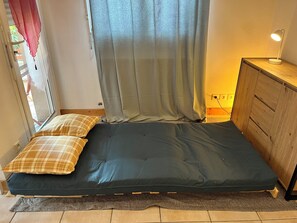 1 soveværelse, strygejern/strygebræt
