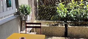 Welcome to "L'Après-Ski" Put your bags down and relax...