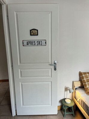 1 bedroom, iron/ironing board, wheelchair access