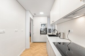 Fridge, microwave, dishwasher, coffee/tea maker