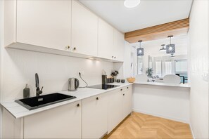 Kühlschrank, Mikrowelle, Geschirrspüler