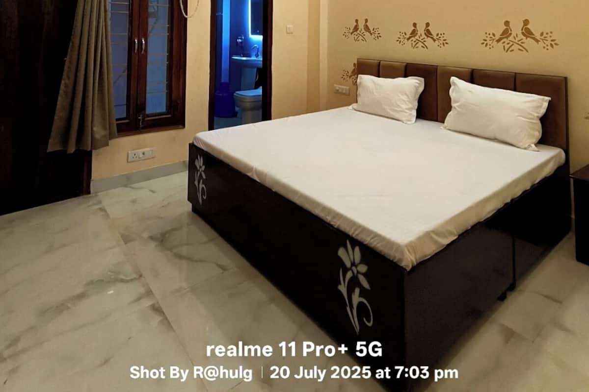 Deluxe Double Room, Balcony, Garden View | Laptop workspace, free WiFi