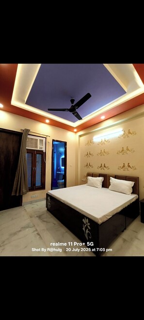 Deluxe Double Room, Balcony, Garden View | Laptop workspace, free WiFi