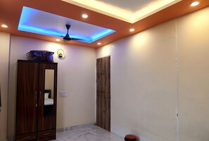 Deluxe Double Room, Balcony, Garden View | Laptop workspace, free WiFi