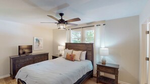 4 bedrooms, iron/ironing board, free WiFi, bed sheets