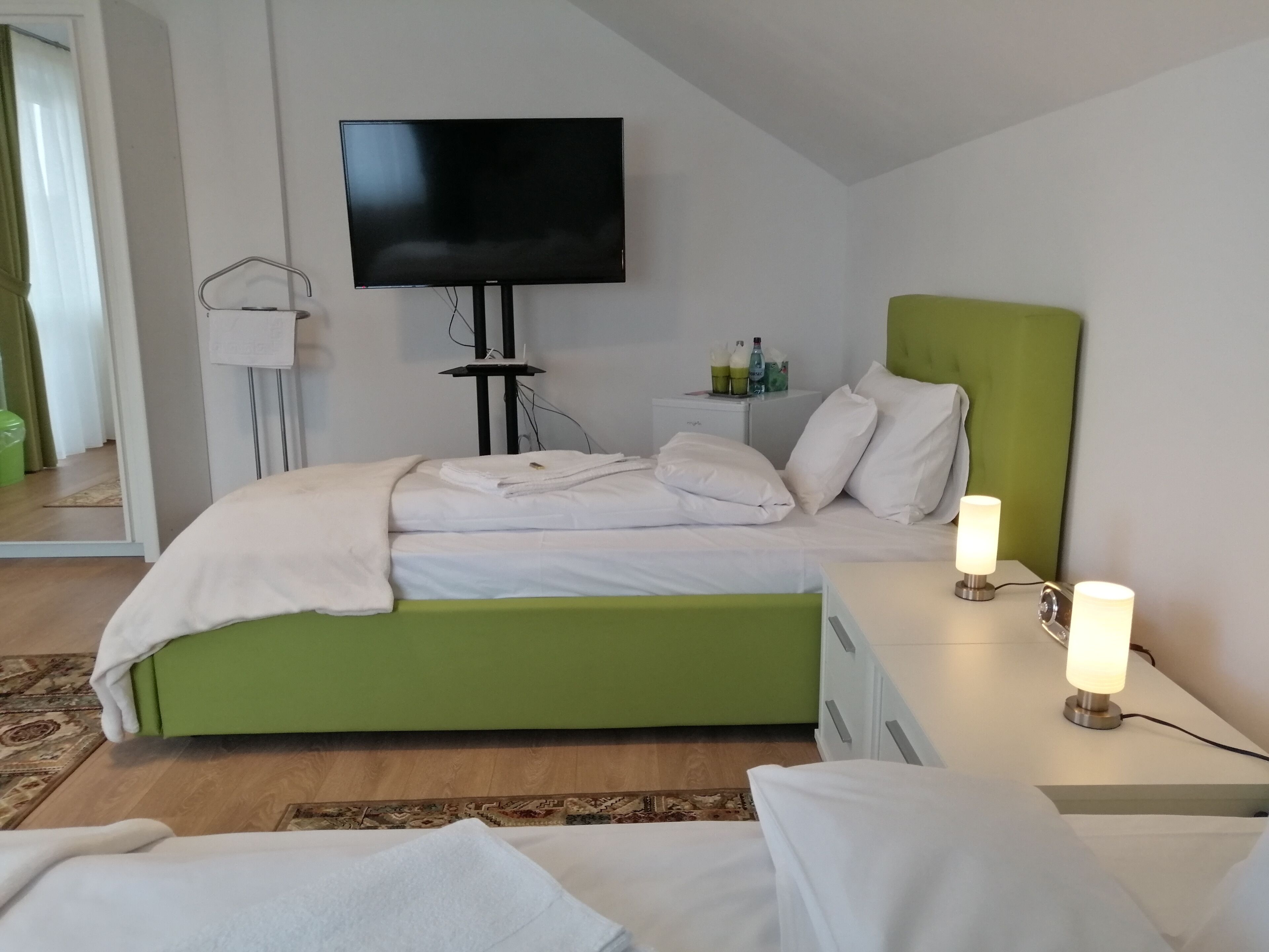 5 soverom, strykejern/-brett, wi-fi og sengetøy