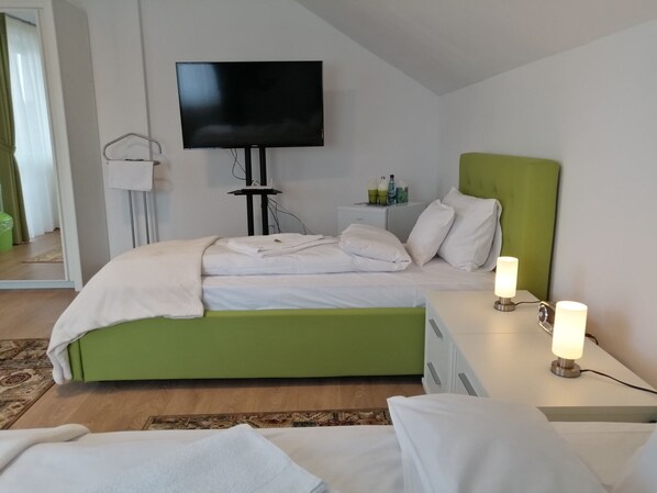 5 Schlafzimmer, Bügeleisen/Bügelbrett, WLAN, Bettwäsche