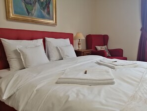 5 chambres, fer et planche à repasser, Wi-Fi, draps fournis