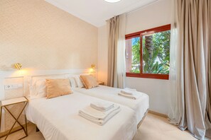 3 bedrooms, iron/ironing board, WiFi, bed sheets - Apartment 'Don Carlos Marbella Beach' with Shared Pool, Wi-Fi and Air Conditioning (Marbella)