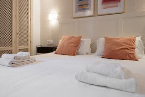 3 chambres, fer et planche à repasser, Wi-Fi, draps fournis