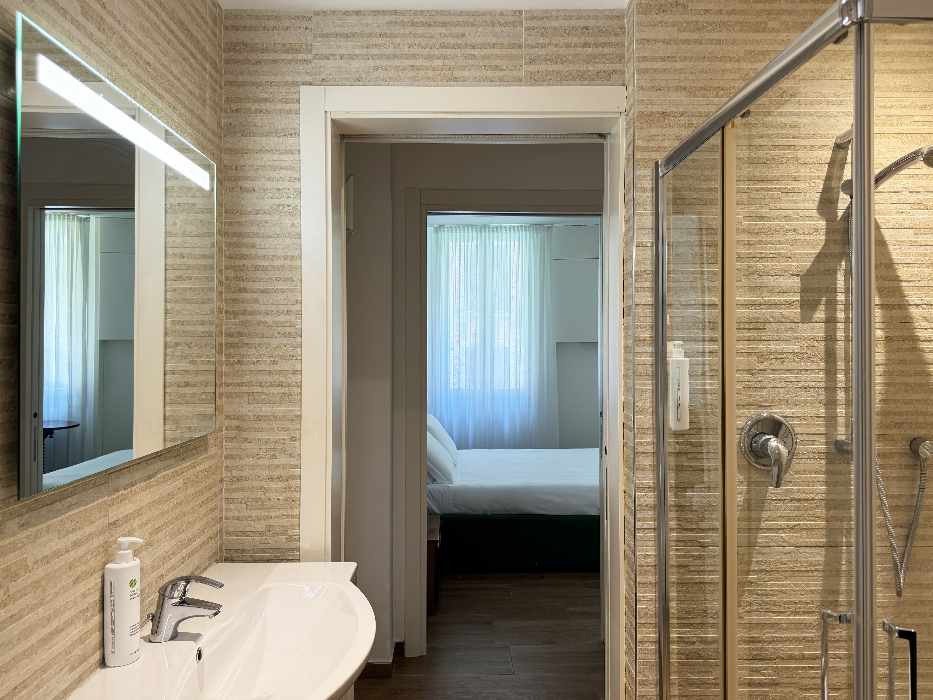 Studio, Kanalblick | Badezimmer