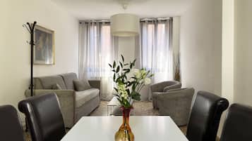 Deluxe Apartment | Blackout curtains, free WiFi