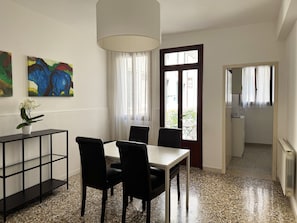 Apartamento superior | Banheiro | Produtos de toalete grátis, secador de cabelo, toalhas de banho